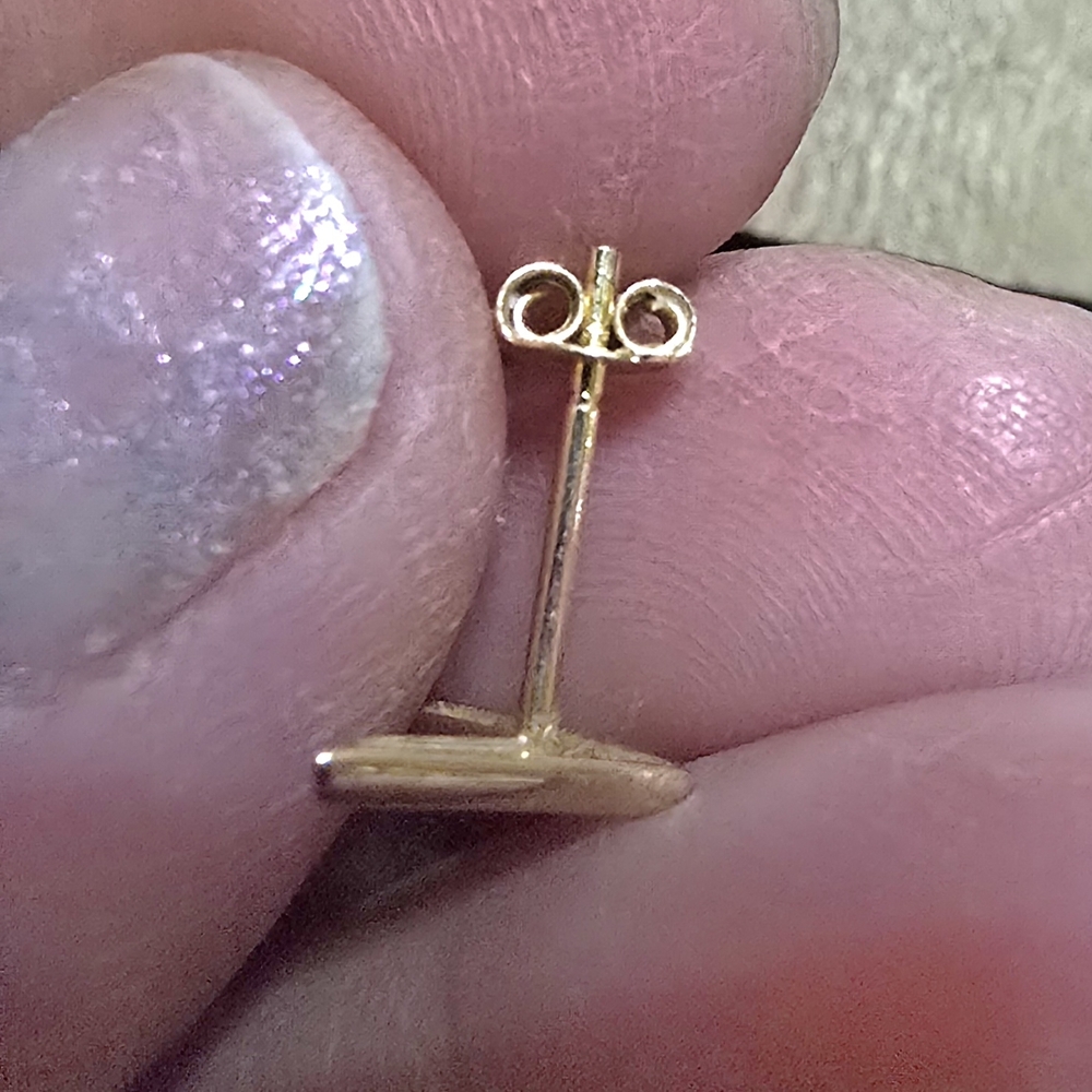 Elegant Gold Chevron Stud Earrings - Picture 4 of 8